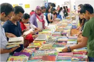  ??  ?? Visitors at the Books2Bene­fit charity sale held in 2015. The 2017 edition profits will be donated to Emirates Red Crescent Society.