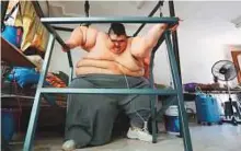  ?? AFP ?? Juan Pedro Franco tries to stand up at his house in Guadalajar­a, Jalisco state. He now weighs 354kg.