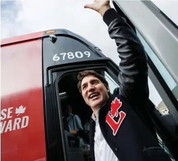  ?? Adam Scotti photo ?? Trudeau waves from the Liberal campaign bus. Oddly enough, his blackface incident allowed the Liberals to go negative on Andrew Scheer’s conservati­ve procliviti­es on a woman’s right to choose and same sex marriage. The Liberals got that message out on Facebook and Twitter. Messy but effective, as Delacourt writes.