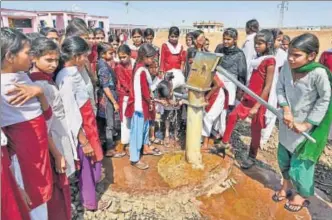  ?? BURHAAN KINU/HT PHOTO ?? A handpump, the solitary one in Jhabua’s Rama block, provides drinking water and the water needed for cooking and serving midday meal to 376 students of Chainpura Middle School.