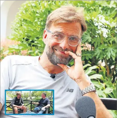  ??  ?? CON FOWLER EN EL ‘MIRROR’. El veterano del Liverpool entrevistó a Jürgen Klopp.