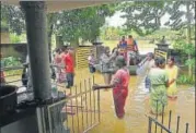  ?? RAJKRAJ/HT ?? ▪ Army and rescue personnel evacuate residents of Alappuzha district using a boat on Sunday.