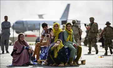  ?? (Photo AFP) ?? Depuis le  août, environ   personnes ont quitté l’afghanista­n via l’aéroport de Kaboul.