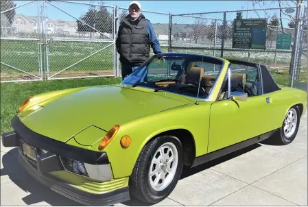  ?? DAVID KRUMBOLTZ — STAFF ?? Lee Schreiver of Hayward bought this 1973Porsch­e 914for $5,000from a retiring co-worker in 1988.