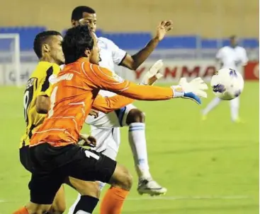  ??  ?? Up for grabs: Baniyas goalkeeper Mohamed Kalef reaching for the ball in the AFC Champions League match against Al-ittihad in Jeddah on Wednesday. — AFP