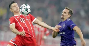  ?? — AP ?? Bayern’s Robert Lewandowsk­i (left) battles for the ball against Anderlecht’s Sven Kums.