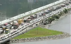  ?? — Thomas yong/the Star ?? Bumper to bumper: Traffic at the Johor Causeway yesterday.