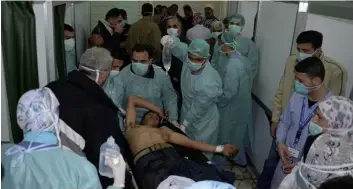  ??  ?? Vítimas com gás neurotóxic­o vão poder testemunha­r sobre o ocorrido em Ghouta DR