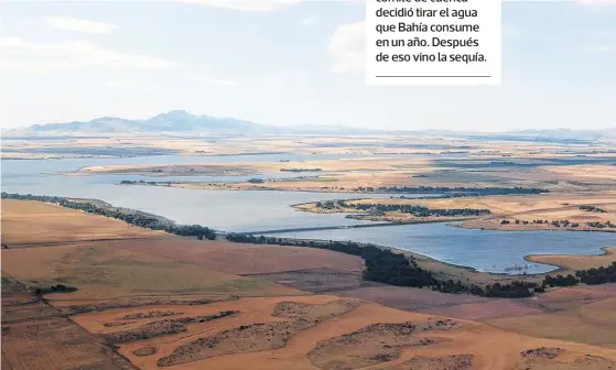  ??  ?? EL DIQUE Paso de las Piedras se ubica a 65 kilómetros de Bahía Blanca, en el límite entre los partidos de Tornquist y Coronel Pringles.