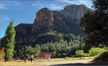  ?? JOSEPH GEDEON — THE ASSOCIATED PRESS ?? Visitors walk at the entrance to Slide Rock State Park near the town of Sedona, Ariz.