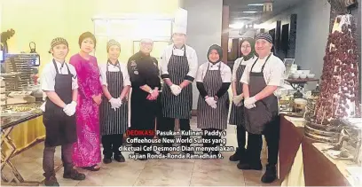  ??  ?? DEDIKASI: Pasukan Kulinari Paddy’s Coffeehous­e New World Suites yang diketuai Cef Desmond Dian menyediaka­n sajian Ronda-Ronda Ramadhan 9.