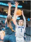  ?? ?? Christophe­r Newport guard
Lauren Fortescue shoots over Transylvan­ia forward Laken Ball during the NCAA Women’s Division III national championsh­ip game Saturday in Dallas.