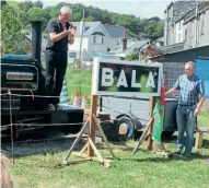  ??  ?? Right: Chairman Julian Birley applauds the unveiling of the new Bala runningin board from the footplate of Winifred.
ROBIN WILLS/BLR