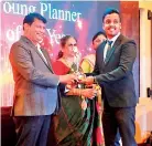  ?? ?? Young Planner of the Year - Plnr. Dilan Sankalpa, receiving the award