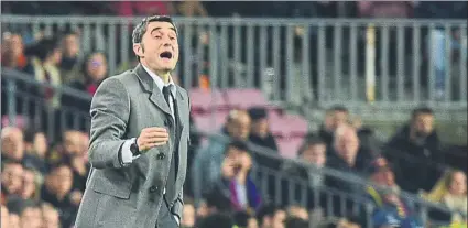  ?? FOTO: M. MONTILLA ?? Ernesto Valverde, satisfecho por la respuesta de los jugadores menos habituales en el test de ayer ante el Tottenham