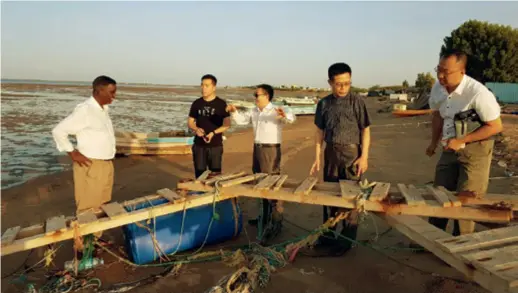  ??  ?? Yang Guoquan (second right) and his colleagues make a field visit to the fishery facilities of the Loyada Fisheries Associatio­n