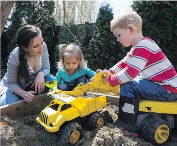  ?? KAYLE NEIS ?? Sonja Van Ee, who uses American Sign Language to communicat­e with her four-year-old son, Noah Van Ee, watches as he plays in the backyard with sister Olive. The mother is concerned the province is moving toward oral-based preschools for the deaf and...