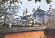  ??  ?? Firefighte­rs douse the blaze that damaged an older five-unit building at 309 Stewart Street in Sandy Hill on Friday, displacing the occupants.