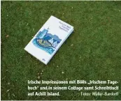  ?? Fotos: Müller Bardorff ?? Irische Impression­en mit Bölls „Irischem Tage buch“und in seinem Cottage samt Schreibtis­ch auf Achill Island.