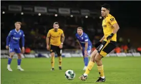  ?? Isaac Parkin/WWFC/Wolves/Getty Images ?? Rául Jímenez scores the penalty that finally turned the tide against Gillingham. Photograph: