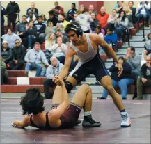  ?? OWEN MCCUE - MEDIANEWS GROUP ?? Pottstown’s Demond Thompson, right, helps up Pottsgrove’s Charles Sithens after his pin in a 138-pound match during Wednesday’s Border Battle.