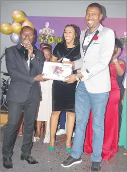  ?? ?? Mduduzi Maseko receiving his gift (cellphone) from Nduduzo Matse after he was announced the winner of most voter in the competitio­n.