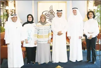  ?? KUNA photo ?? His Highness the Prime Minister Sheikh Jaber Al-Mubarak Al-Sabah receives the delegation from Kuwait Societyfor Quality Education.