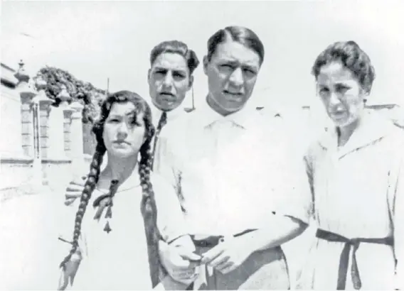  ?? ?? Rosa, Pere, Josep Pla i Maria Casadevall al Canadell el 1922.