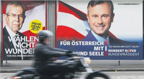  ??  ?? Austrijanc­i u drugom krugu predsjedni­čkih izbora biraju između Alexandera van der Bellena i Norberta Hofera