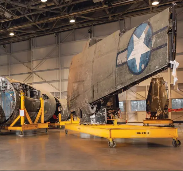  ?? NASM ?? Le B-26 “Marauder” Flack-Bait dans le hangar Mary Baker Engen, l’atelier de restaurati­on du NASM.