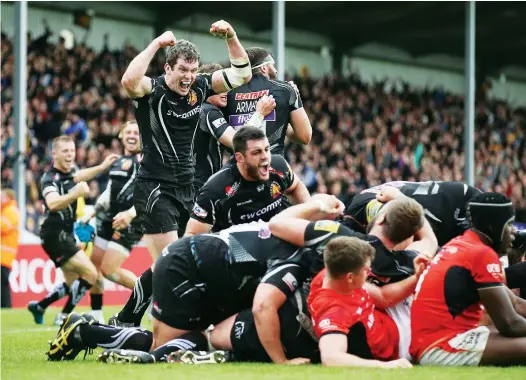  ?? PICTURES: Getty Images ?? Done it: Exeter players celebrate as Sam Simmonds scores the late match-winning try