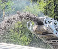  ?? FOTO: STEFFEN LANG ?? Im vergangene­n Jahr wurde der Fahrbahnbe­lag der B 465 zwischen Brugg und Diepoldsho­fen eneuert.