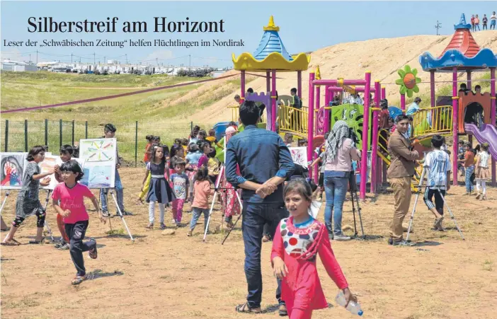  ?? FOTOS: JAN JESSEN ?? Ein neues Leben: Dank der Spendengel­der der Leser der „Schwäbisch­en Zeitung“können die Kinder im Camp Mam Rashan wieder Kinder sein.