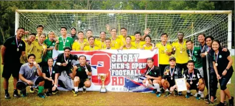  ??  ?? Ceres-La Salle FC won the 3rd Sagay City Men’s Open Football Championsh­ip after defeating De La Salle University, 3-1, last Thursday.