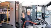  ?? FOTO: BEIER ?? Ende des Monats wird es Kunststoff­scheiben in allen Bussen der Verkehrsbe­triebe geben.