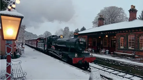  ?? CHRIS SIMMONS ?? Below: Visiting WR 4-6-0 No. 7822 Foxcote Manor returns to Shackersto­ne station with a festive season service on November 28. Owned by the Foxcote Manor Society, the locomotive is normally based on the West Somerset Railway.