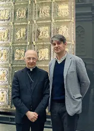  ??  ?? Il cardinale Angelo Bagnasco, presidente della Cei, insieme a Luca Bagnoli presidente dell’Opera del Duomo