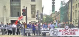  ?? HT PHOTO ?? Demonstrat­ors against the CPEC project outside the Chinese embassy in London on Sunday.