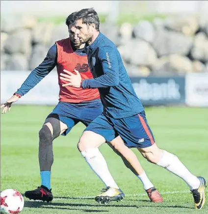  ?? FOTO: JUAN ECHEVERRÍA ?? Sin oportunida­des Kike Sola, en un entrenamie­nto en Lezama, no ha contado con minutos en su última temporada