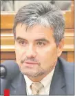  ??  ?? Édgar Acosta, diputado del PLRA. Cuestiona sistema dictatoria­l en Venezuela.