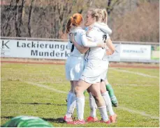  ?? SZ- FOTO: NO ?? Munderking­ens Fußballeri­nnen hatten am vergangene­n Wochenende gegen Sulgen Grund zum Jubeln, nun soll gegen Bärenthal ein weiterer Sieg her.