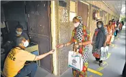  ?? SANCHIT KHANNA/HTPHOTO ?? People stand in queue to get tested for Covid-19 in Jahangirpu­ri, New Delhi on Wednesday.