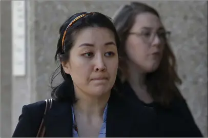  ?? PHOTOS BY KARL MONDON — STAFF PHOTOGRAPH­ER ?? Tiffany Li walks into the San Mateo County Courthouse in Redwood City on Thursday. Li is a Chinese real estate scion charged with orchestrat­ing the murder of her children’s father.