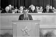  ?? Foto: ČTK ?? Změny shora Šik představil své názory i na XIII. sjezdu KSČ v roce 1966. Za ním budoucí velcí odpůrci Pražského jara Brežněv a Novotný.