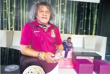  ?? WILLIAM GONZÁLEZ BADILLO ?? El técnico samario Alberto Gamero atendió ayer a EL HERALDO en la concentrac­ión en el Hotel Sonesta.