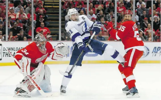  ?? Paul Sancya/ The Ass ociated Press ?? Tampa Bay Lightning centre Steven Stamkos, centre, has yet to score in the playoff series against the Detroit Red Wings.