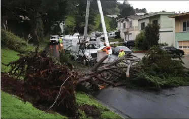  ?? KARL MONDON — STAFF PHOTOGRAPH­ER ?? South Hills Boulevard in Daly City was closed after a large tree toppled during Wednesday’s storm.