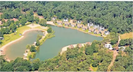  ??  ?? Der Droompark De Zanding zeichnet sich durch seine traumhaft ruhige Lage aus. Der niederländ­ische Nationalpa­rk Hoge Veluwe liegt nur einen Steinwurf entfernt.