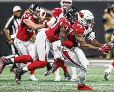  ?? ALYSSA POINTER / ALYSSA.POINTER@AJC.COM ?? Linebacker Foye Oluokun (tackling Cardinals tight end Ricky Seals-Jones last weekend) is among the emerging defensive players to give the Falcons hope for next season.