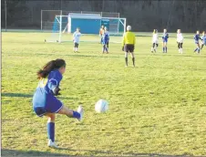  ?? Peter Wallace / For Hearst Connecticu­t Media ?? Housatonic’s Melody Matsudaira sends a free kick toward Old Lyme’s defense in a Class S quarterfin­al on Saturday.
